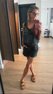 Martina Colombari feet photo thumbnail