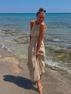 Martina Colombari feet photo thumbnail