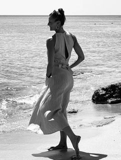 Martina Colombari feet photo thumbnail