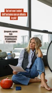 Martina Colombari feet photo thumbnail