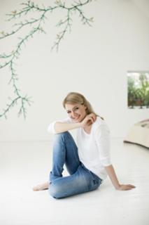 Martina Hill feet photo thumbnail