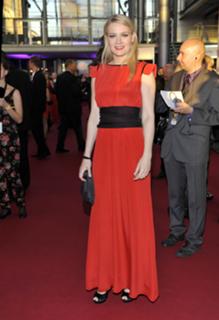 Martina Hill feet photo thumbnail