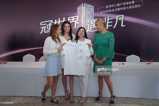 Martina Hingis feet photo thumbnail