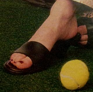 Martina Hingis feet photo thumbnail