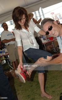 Martina McBride feet photo thumbnail