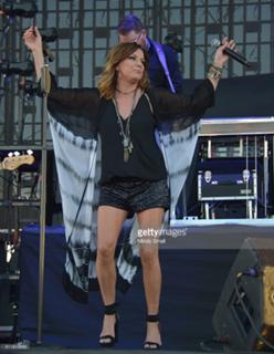 Martina McBride feet photo thumbnail