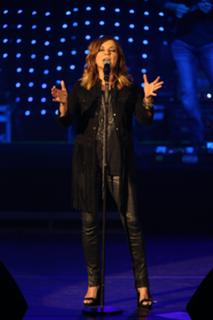 Martina McBride feet photo thumbnail