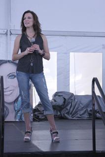 Martina McBride feet photo thumbnail