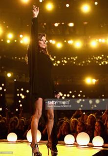 Martina McBride feet photo thumbnail