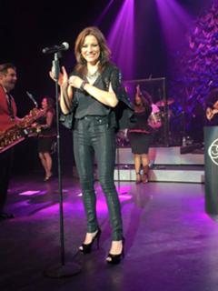 Martina McBride feet photo thumbnail