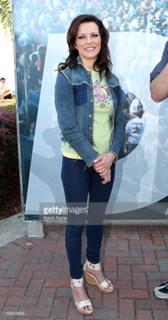 Martina McBride feet photo thumbnail