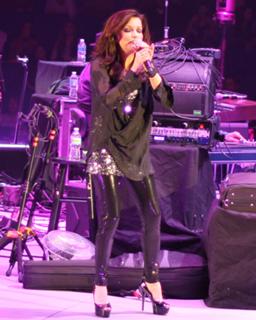 Martina McBride feet photo thumbnail