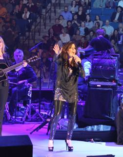 Martina McBride feet photo thumbnail