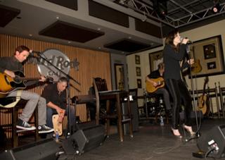 Martina McBride feet photo thumbnail