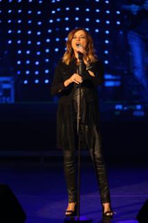 Martina McBride feet photo thumbnail