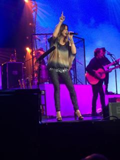 Martina McBride feet photo thumbnail