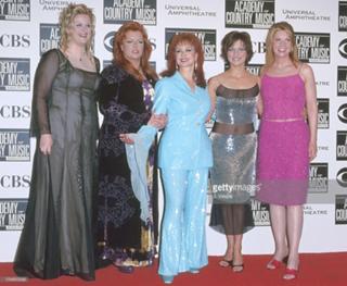 Martina McBride feet photo thumbnail