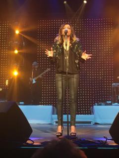 Martina McBride feet photo thumbnail