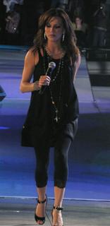 Martina McBride feet photo thumbnail