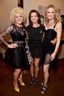 Martina McBride feet photo thumbnail