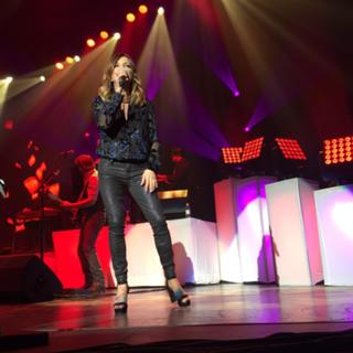 Martina McBride feet photo thumbnail