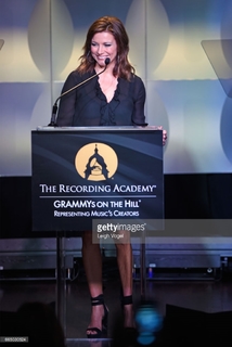 Martina McBride feet photo thumbnail