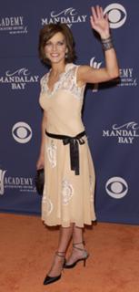 Martina McBride feet photo thumbnail