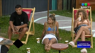 Martina Pereyra feet photo 1