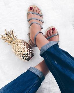 Martina Pinto feet photo 4