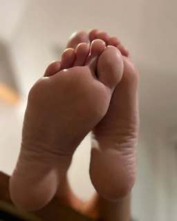 Martina Reuter feet photo thumbnail