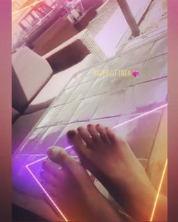 Martina Stella feet photo thumbnail