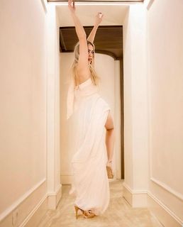 Martina Stella feet photo thumbnail