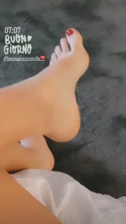 Martina Stella feet photo thumbnail