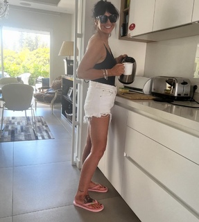 Martine McCutcheon feet photo thumbnail