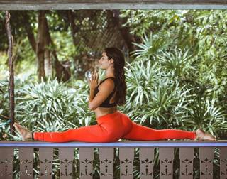 Maru Mattar feet photo 8