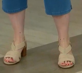 Mary Beth Roe feet photo 2