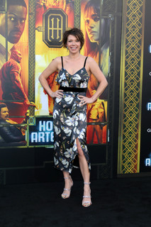 Mary Elizabeth Ellis feet photo thumbnail