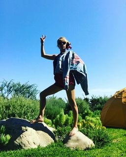 Mary Elizabeth Ellis feet photo thumbnail