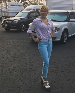 Mary Elizabeth Ellis feet photo thumbnail