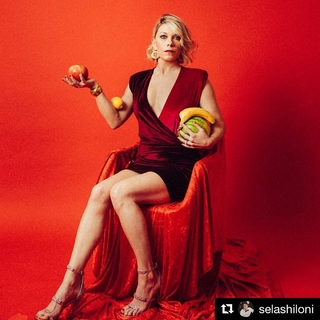 Mary Elizabeth Ellis feet photo thumbnail