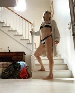 Mary Elizabeth Ellis feet photo thumbnail