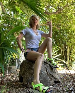 Mary Elizabeth Ellis feet photo thumbnail