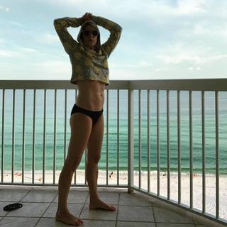 Mary Elizabeth Ellis feet photo thumbnail