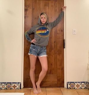 Mary Elizabeth Ellis feet photo thumbnail