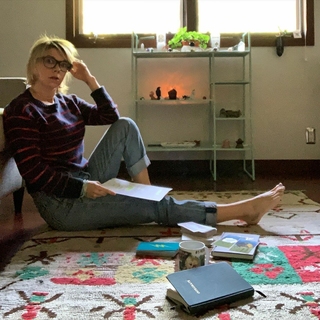 Mary Elizabeth Ellis feet photo thumbnail