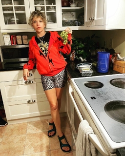 Mary Elizabeth Ellis feet photo thumbnail