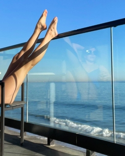 Mary Elizabeth Ellis feet photo thumbnail