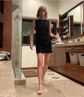 Mary Elizabeth Ellis feet photo thumbnail