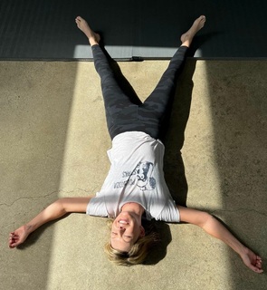 Mary Elizabeth Ellis feet photo thumbnail