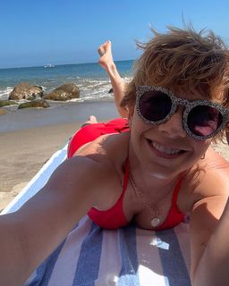 Mary Elizabeth Ellis feet photo thumbnail